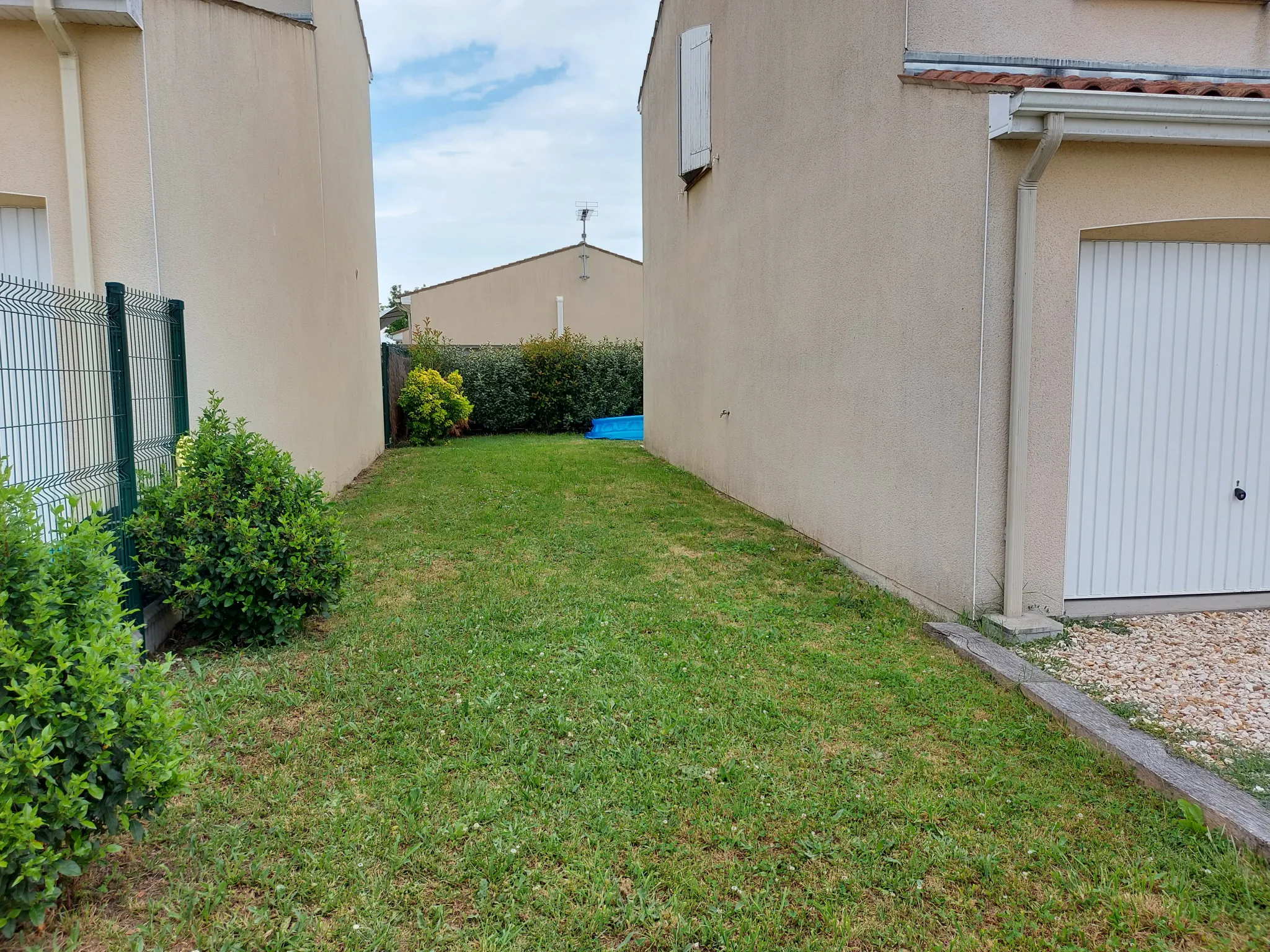 Maison moderne avec garage et jardin à vendre à Cognac 