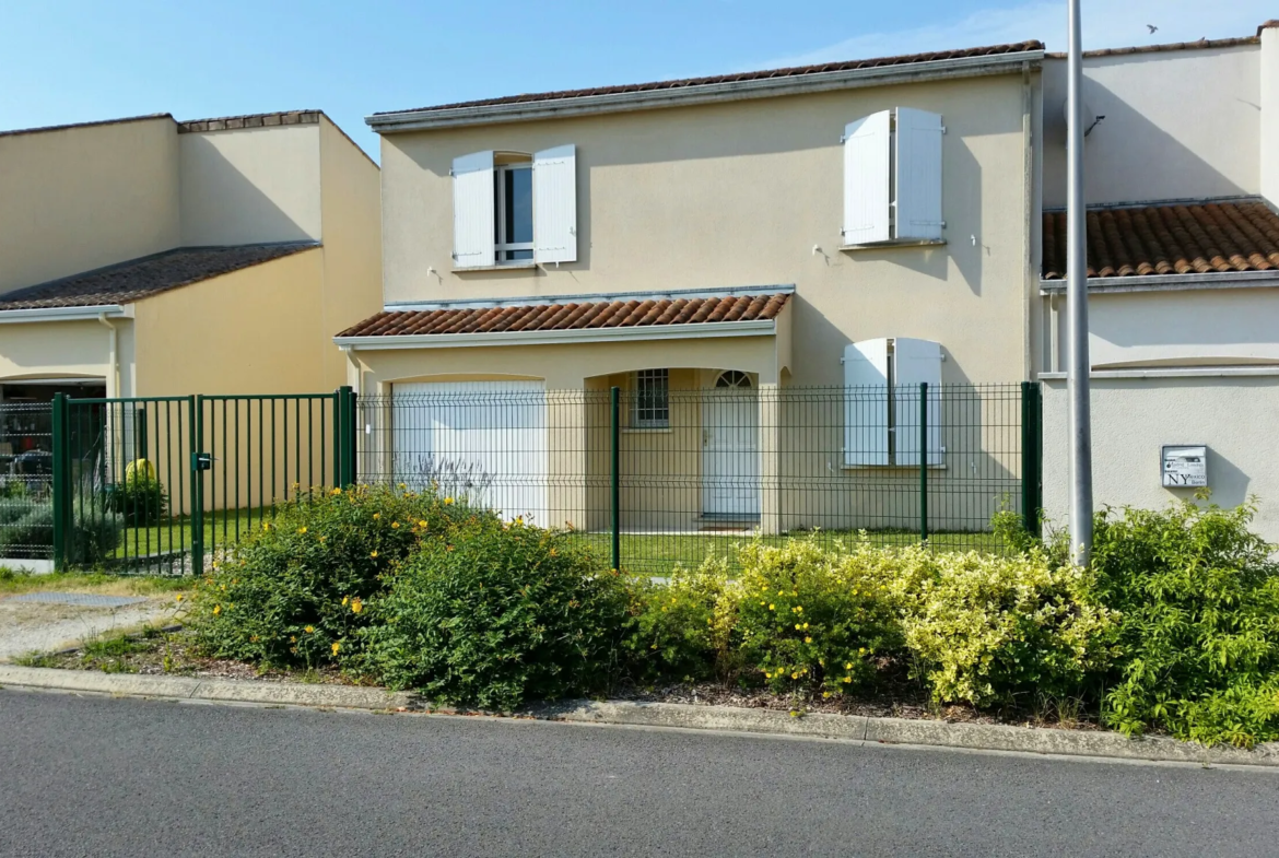 Maison moderne avec garage et jardin à vendre à Cognac 