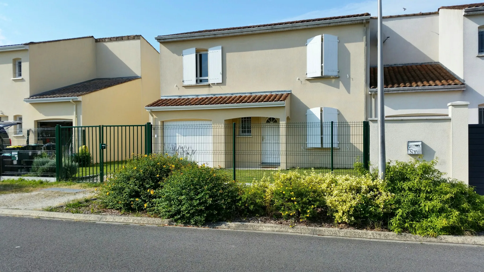 Maison moderne avec garage et jardin à vendre à Cognac 