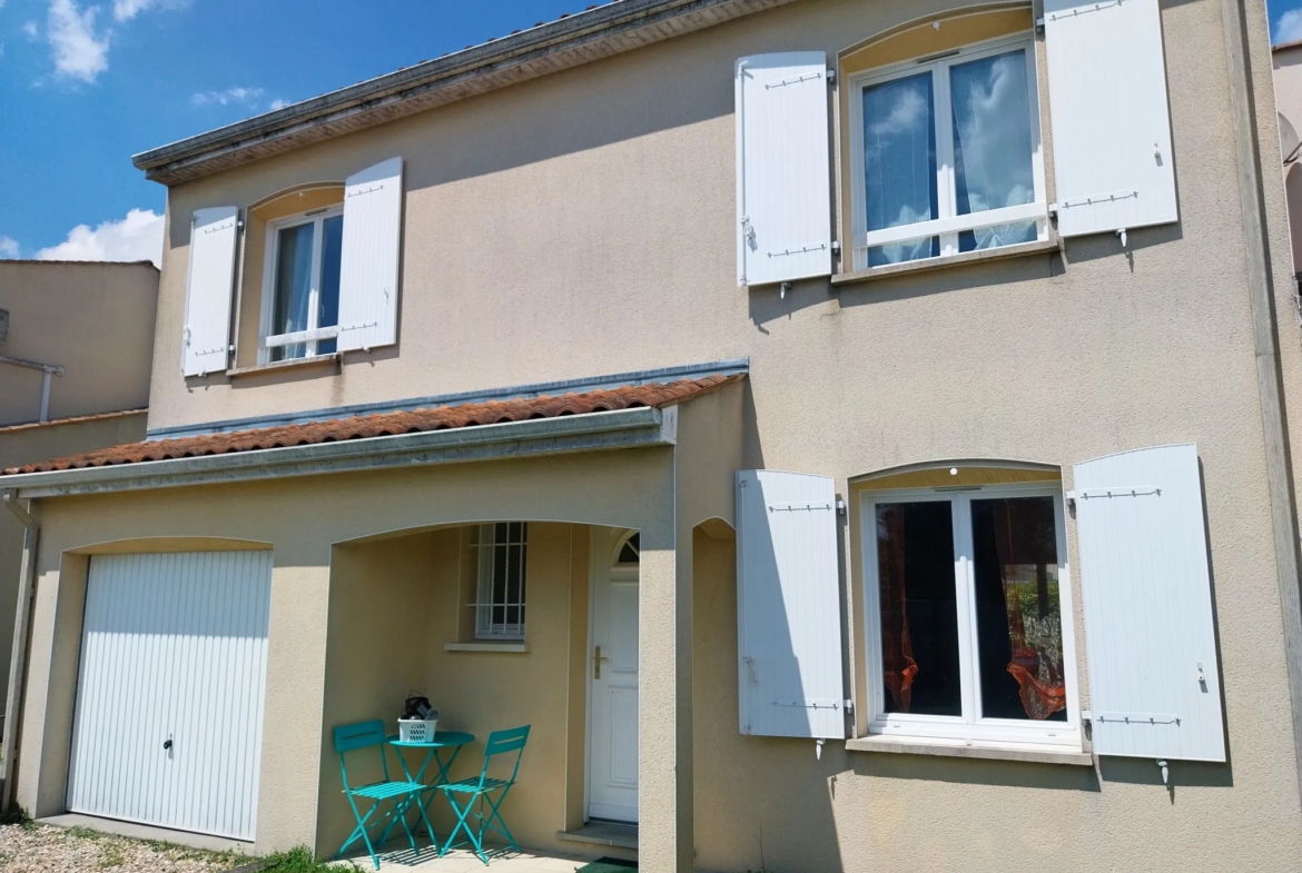 Maison moderne avec garage et jardin à vendre à Cognac 