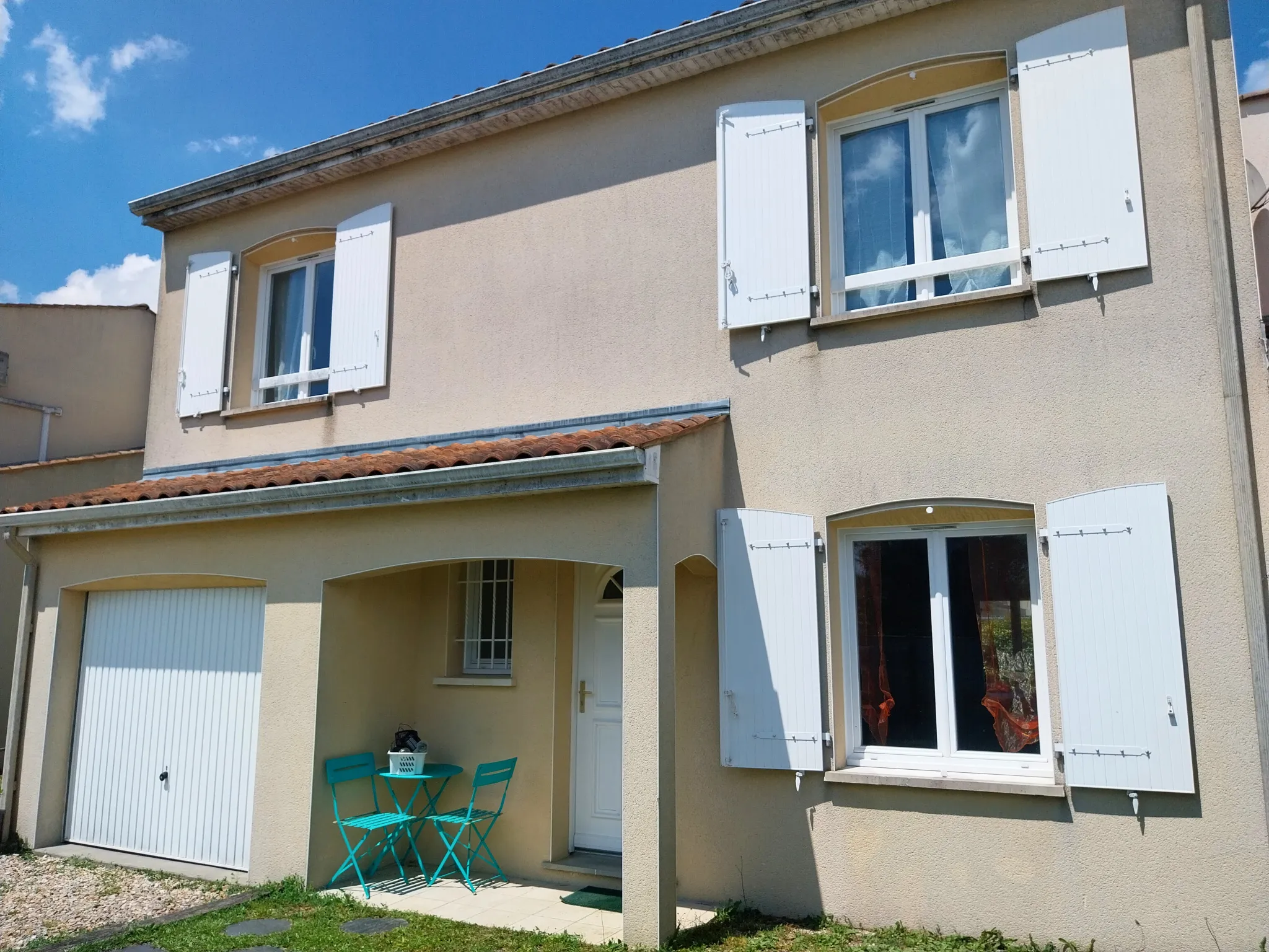 Maison moderne avec garage et jardin à vendre à Cognac 