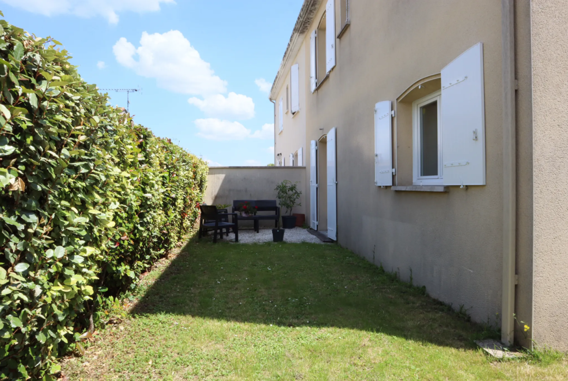 Maison moderne avec garage et jardin à vendre à Cognac 