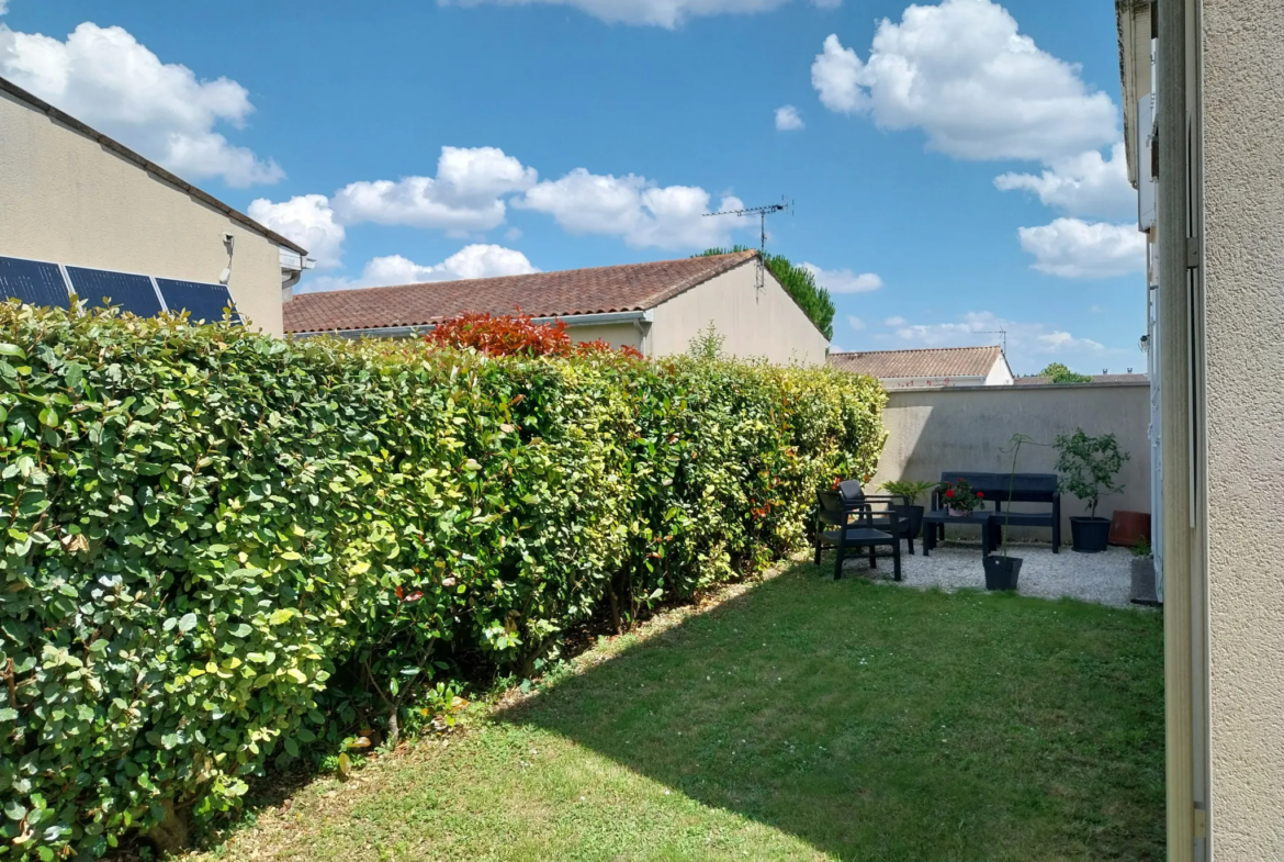 Maison moderne avec garage et jardin à vendre à Cognac 