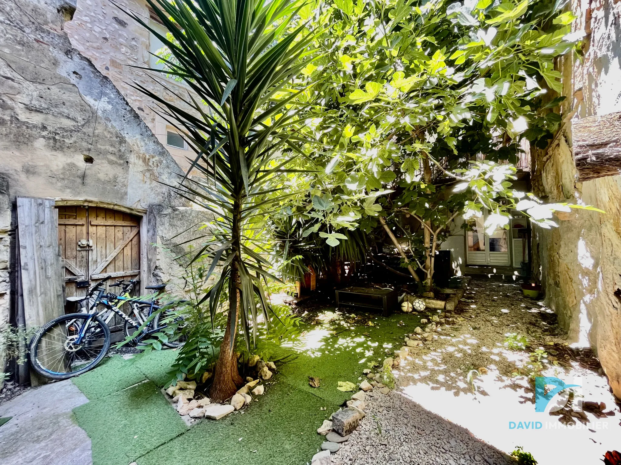 Charmante Maison T5 avec Cour Intérieure et Terrasse à Florensac 