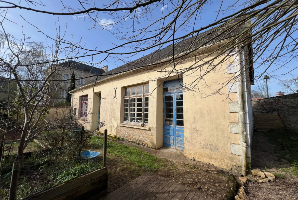 Maison en pierres avec dépendance à rénover à Sainte-Hermine 