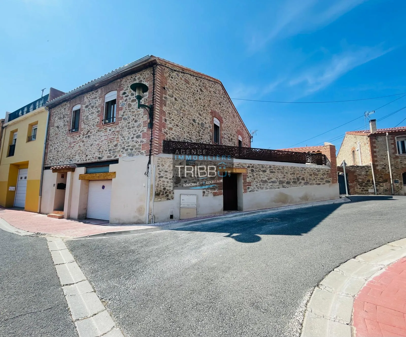 Maison de Ville Rénovée à Terrats avec Terrasse Spacieuse 