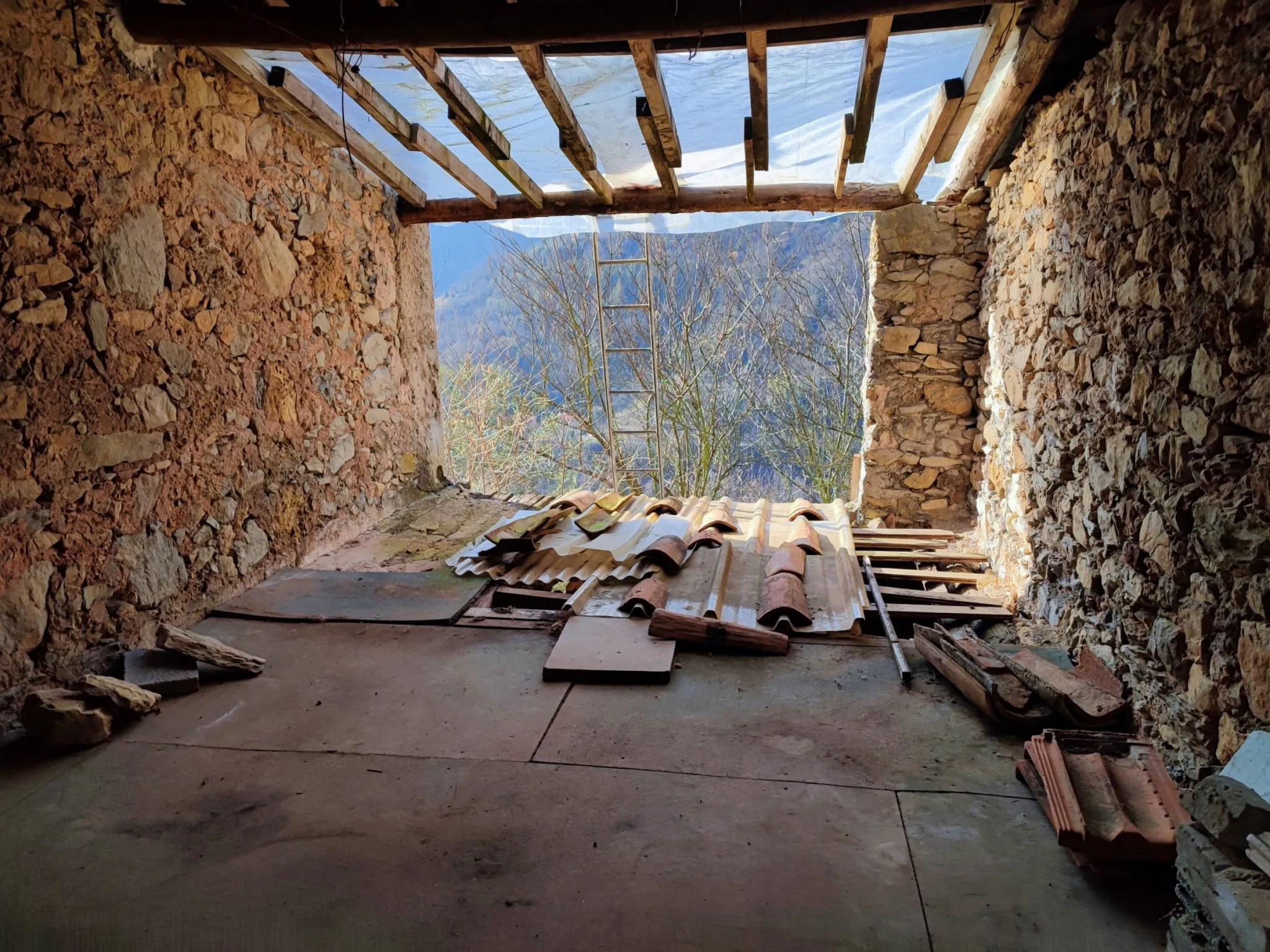 Maison à rénover à Lantosque avec grand terrain 