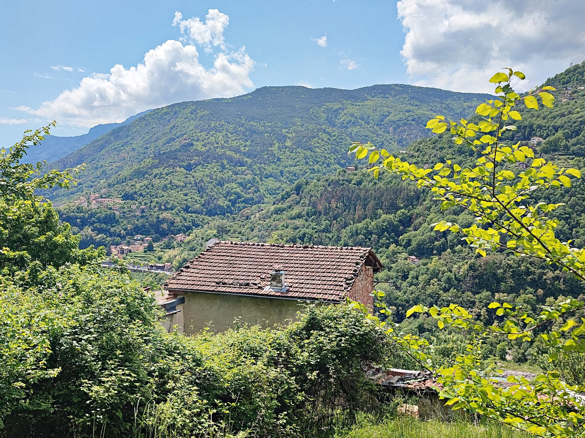 Maison à rénover à Lantosque avec grand terrain 