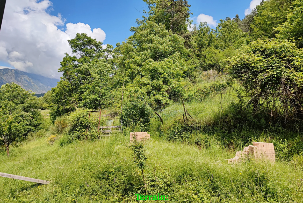 Maison à rénover à Lantosque avec grand terrain 