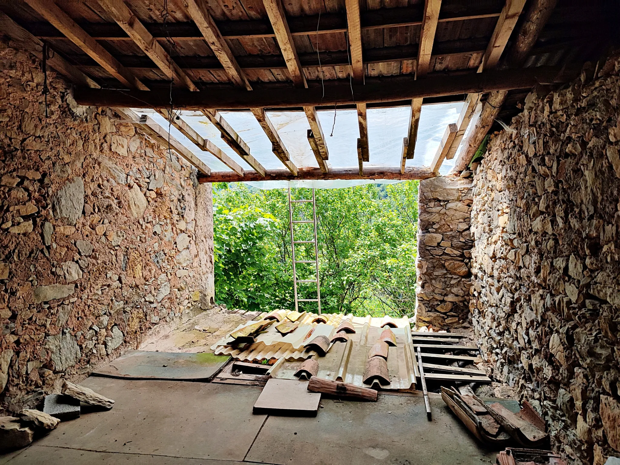 Maison à rénover à Lantosque avec grand terrain 