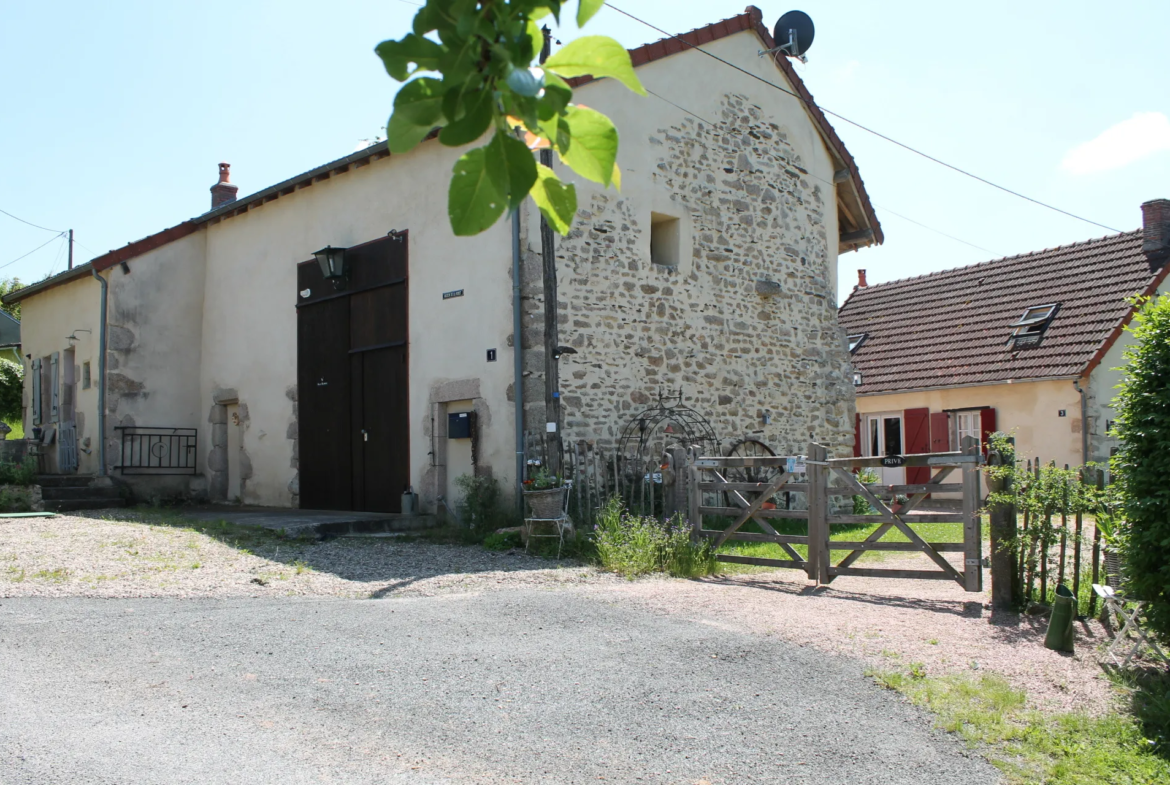 Maison de campagne avec gîte et grande grange à Echassières - 205.000 € 