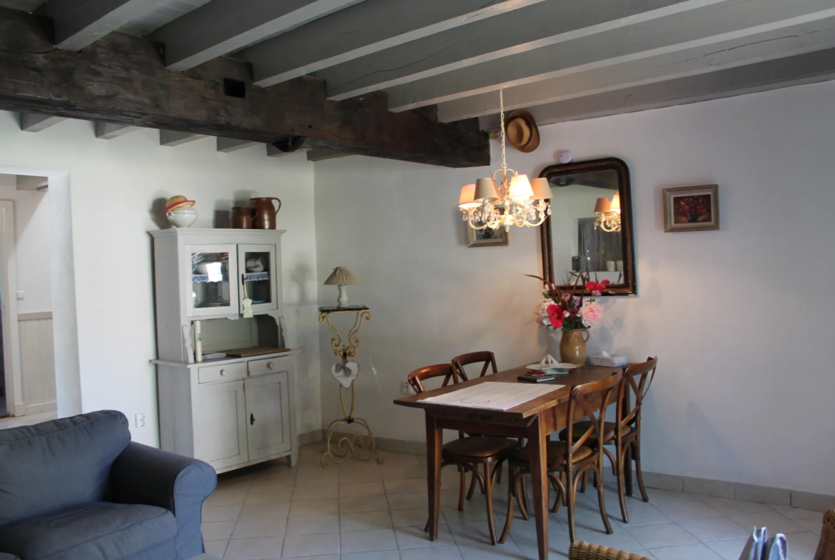 Maison de campagne avec gîte et grande grange à Echassières - 205.000 € 