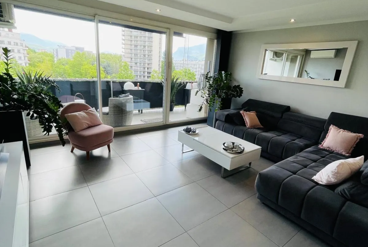 Appartement T4 à vendre à Grenoble, 90 m² avec balcon-terrasse 