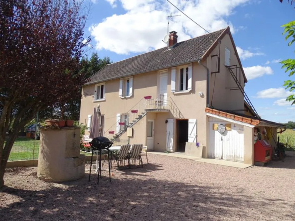 Charmante maison avec dépendances entre Le Donjon et Marcigny