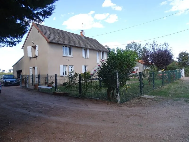 Charmante maison avec dépendances entre Le Donjon et Marcigny 