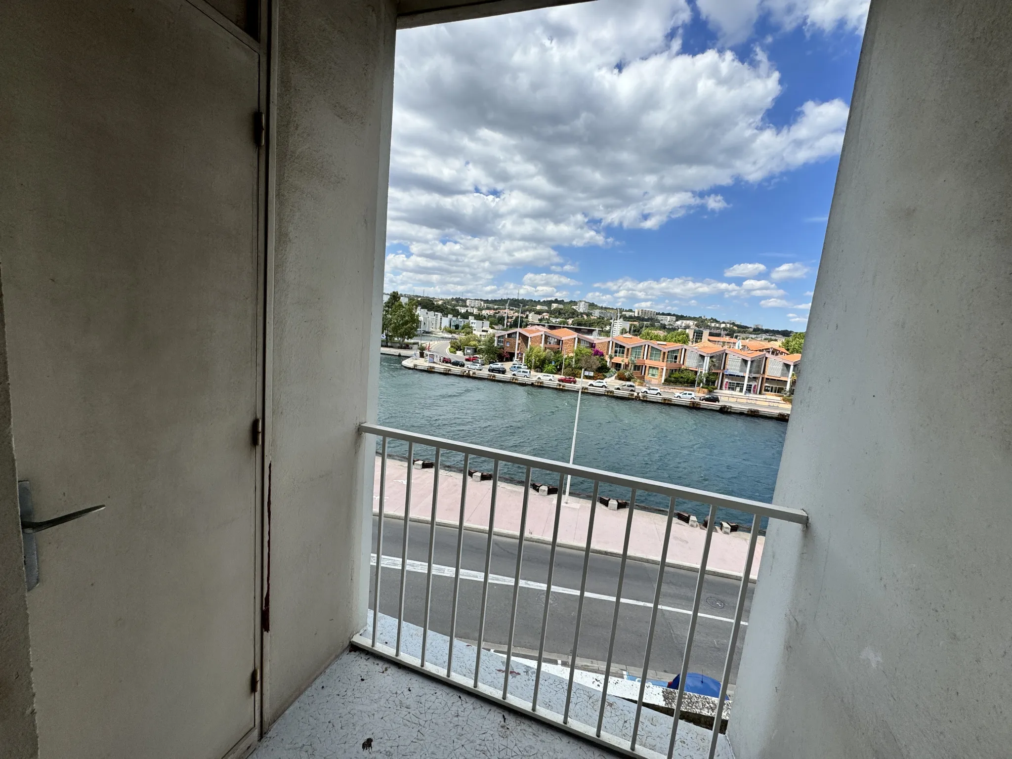 Appartement T4 à Martigues avec Balcons et Vue sur l'Étang 