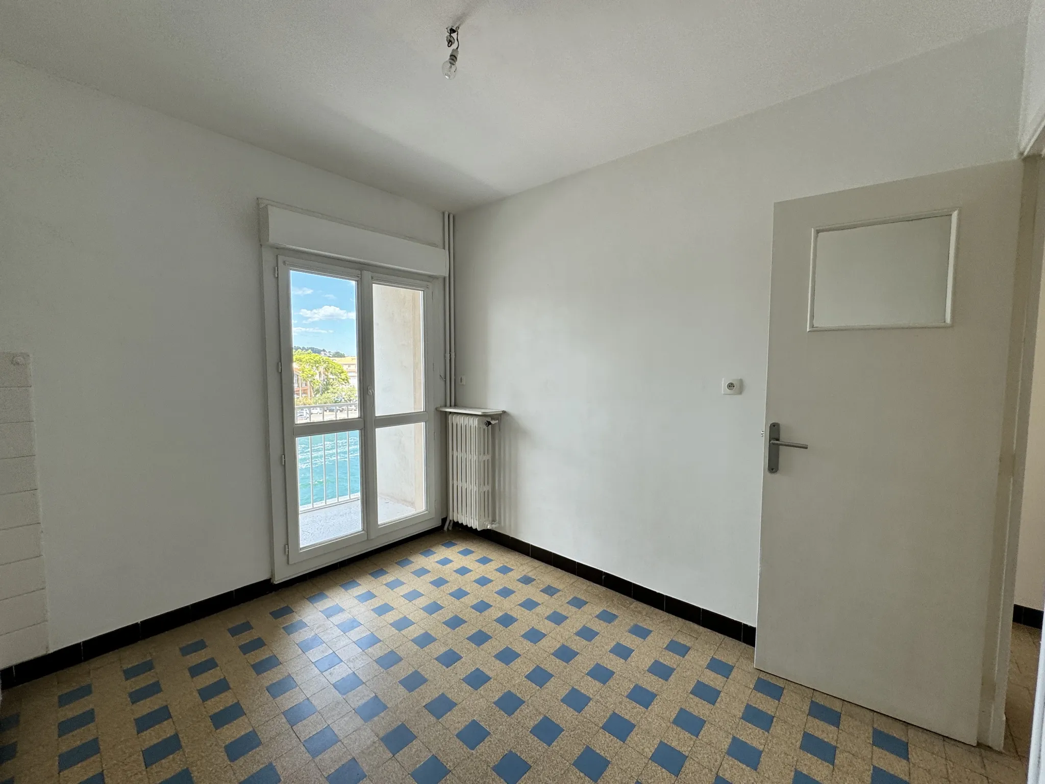 Appartement T4 à Martigues avec Balcons et Vue sur l'Étang 