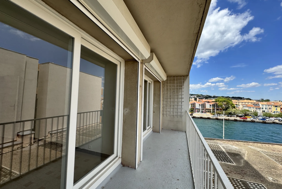 Appartement T4 à Martigues avec Balcons et Vue sur l'Étang 