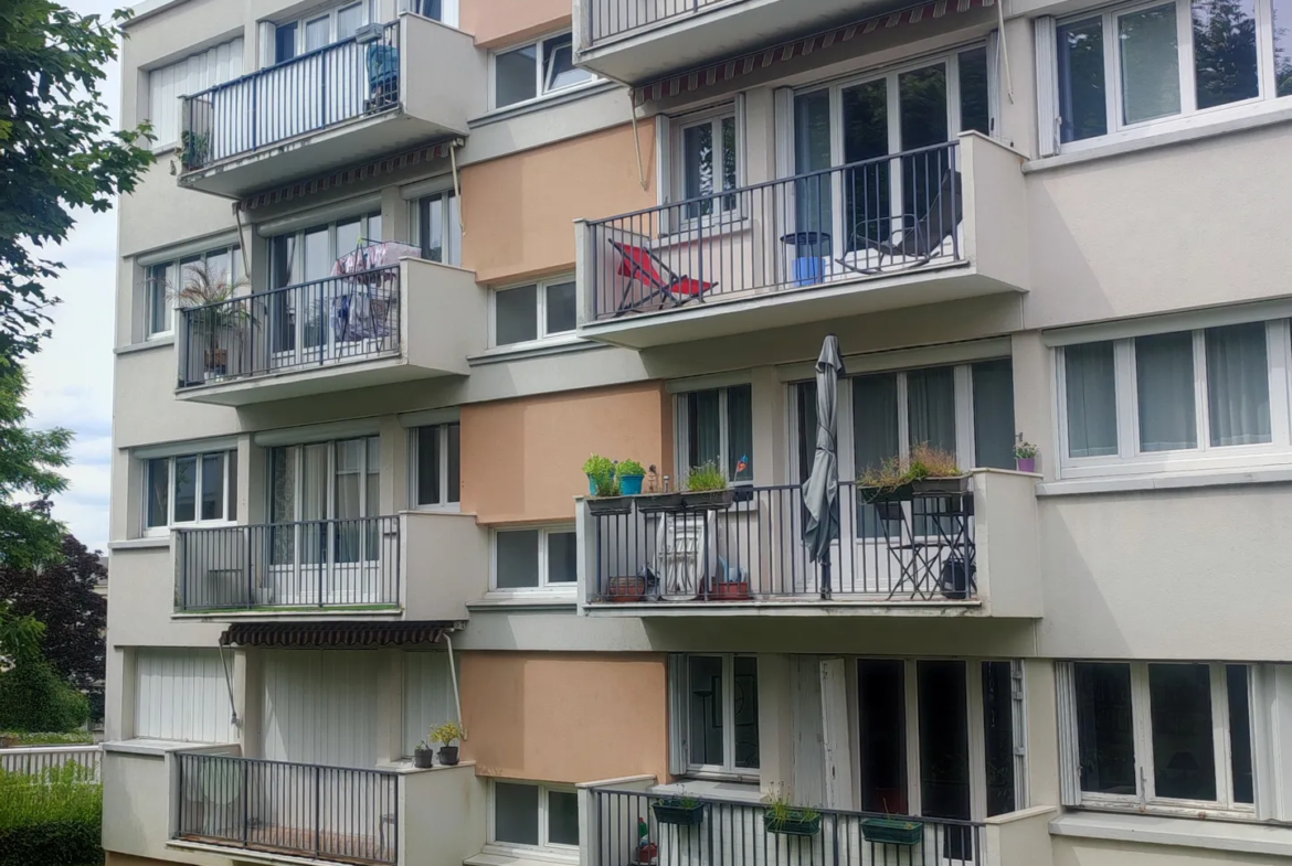 Appartement 4 pièces lumineux à Palaiseau avec balcon exposé sud 