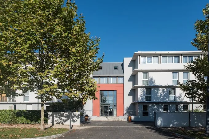 Studio de 19,31 m² dans un immeuble moderne à Idron 