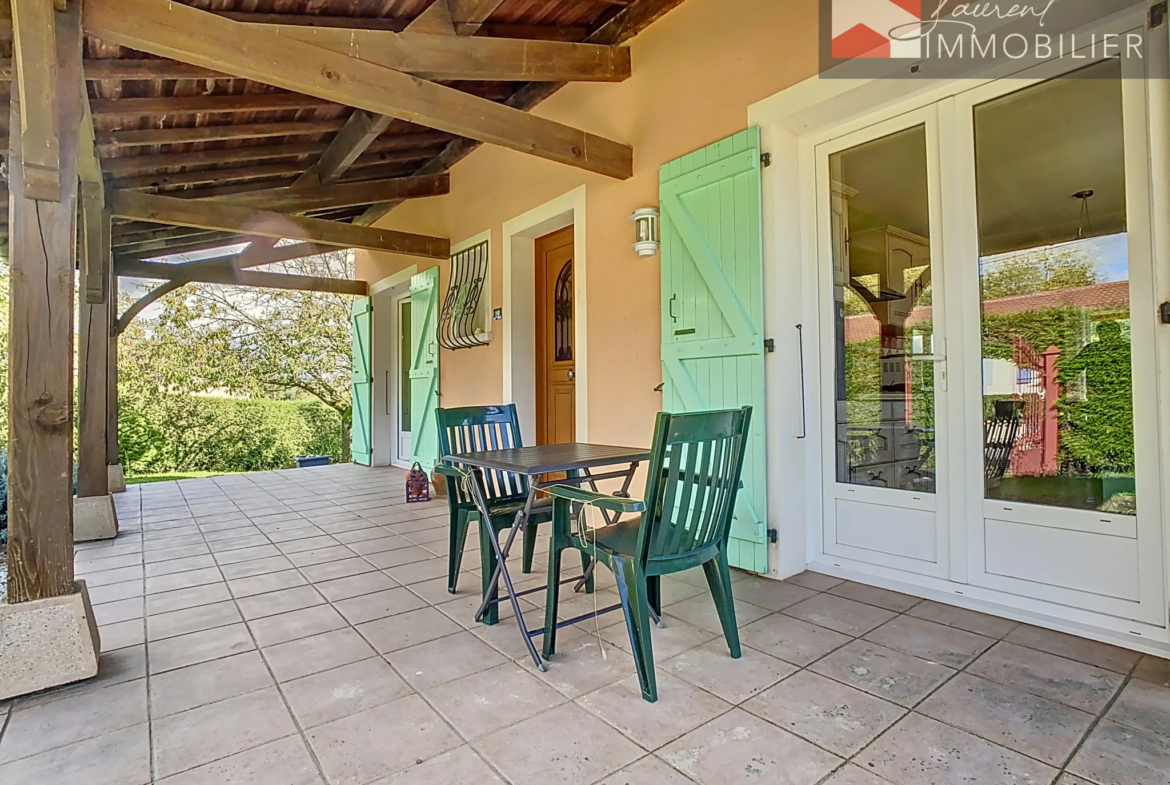 Maison à vendre à Romenay avec jardin et terrasses 