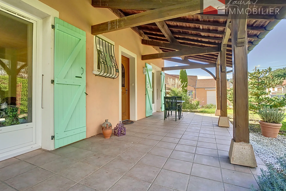 Maison à vendre à Romenay avec jardin et terrasses 