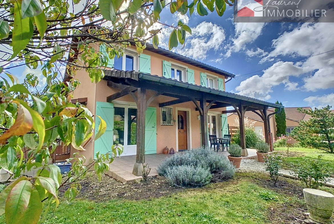 Maison à vendre à Romenay avec jardin et terrasses 