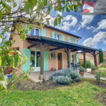 Maison à vendre à Romenay avec jardin et terrasses