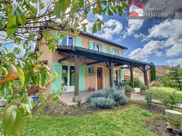 Maison à vendre à Romenay avec jardin et terrasses