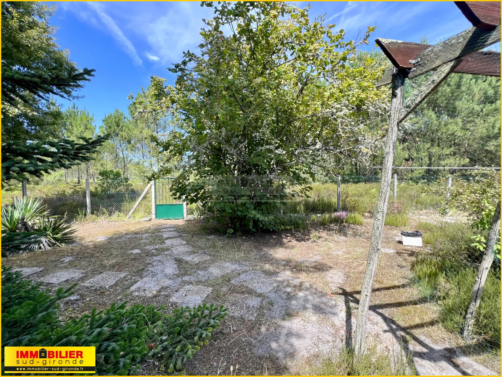 Chalet en bois avec garage à vendre à Saint-Michel de Rieufret 