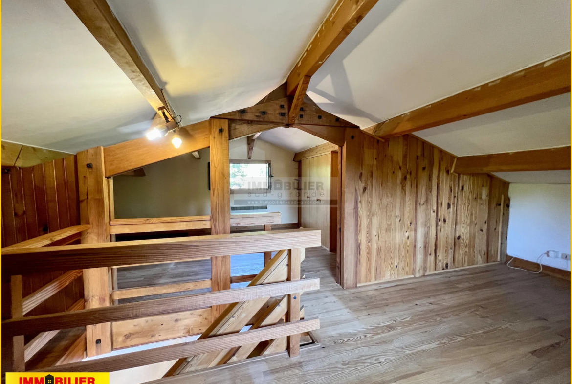 Chalet en bois avec garage à vendre à Saint-Michel de Rieufret 