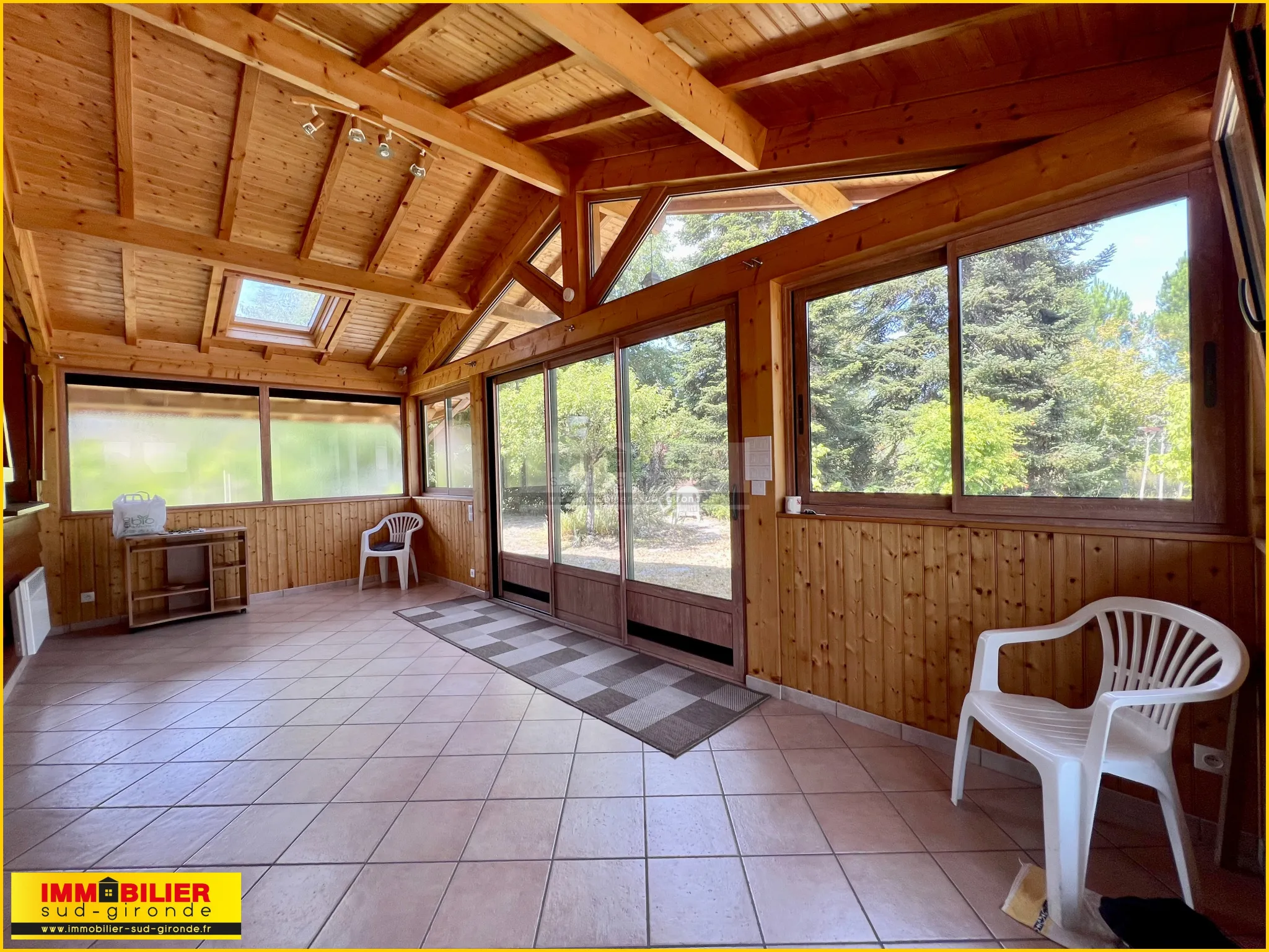 Chalet en bois avec garage à vendre à Saint-Michel de Rieufret 