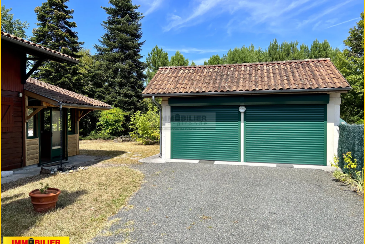 Chalet en bois avec garage à vendre à Saint-Michel de Rieufret 