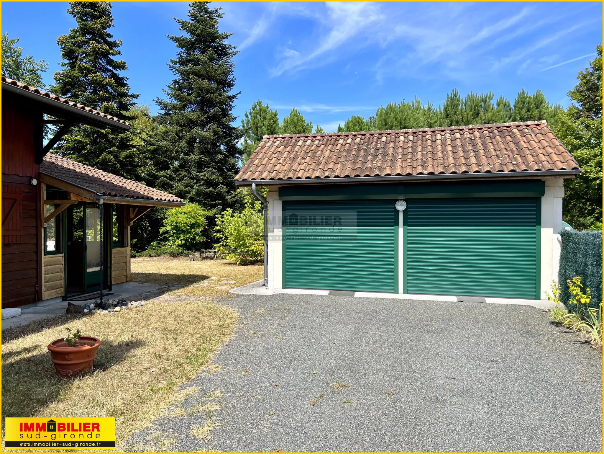 Chalet en bois avec garage à vendre à Saint-Michel de Rieufret 