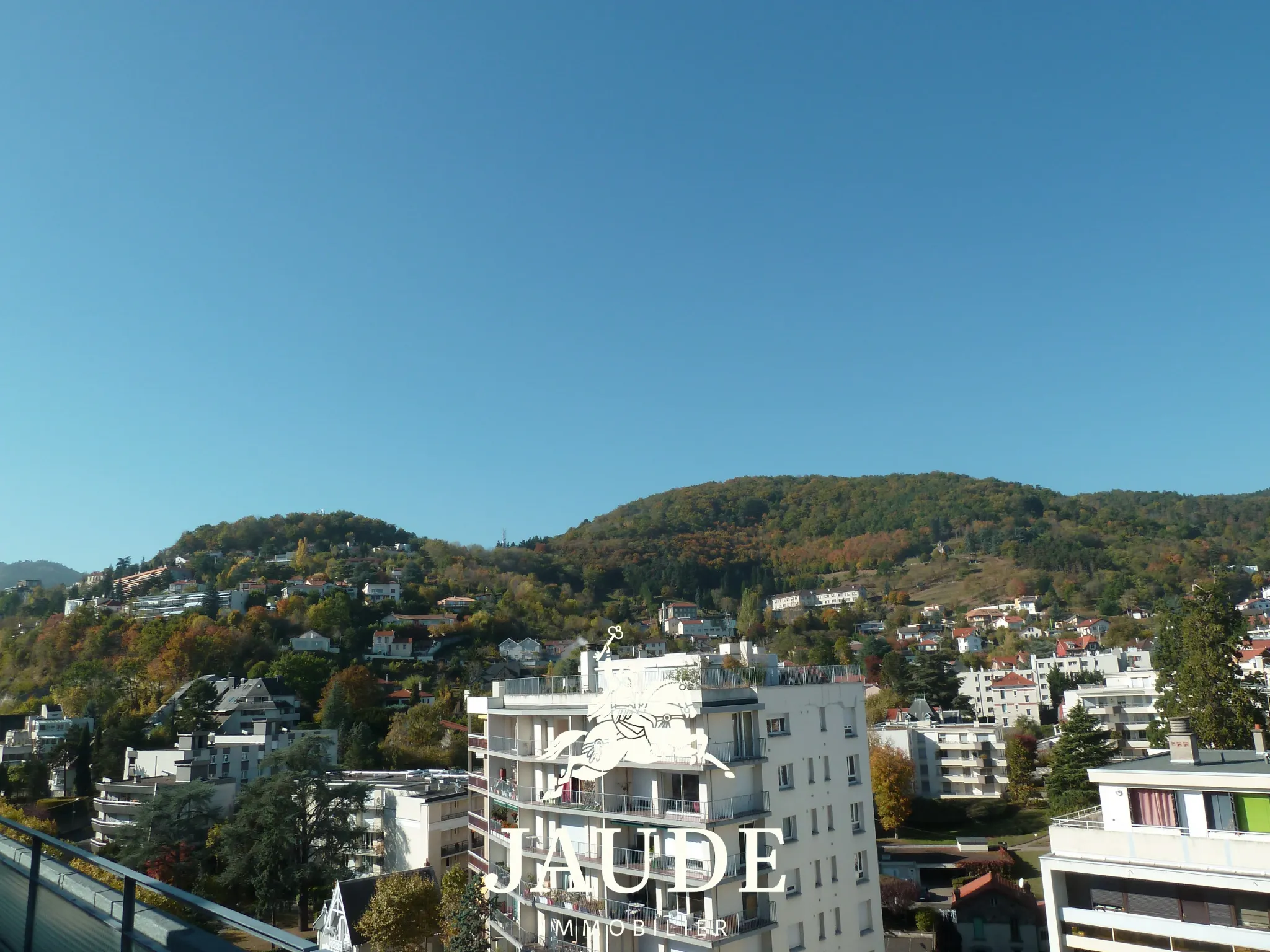 À vendre : Charmant F2 bis de 57 m² à Chamalières avec balcon et garage 