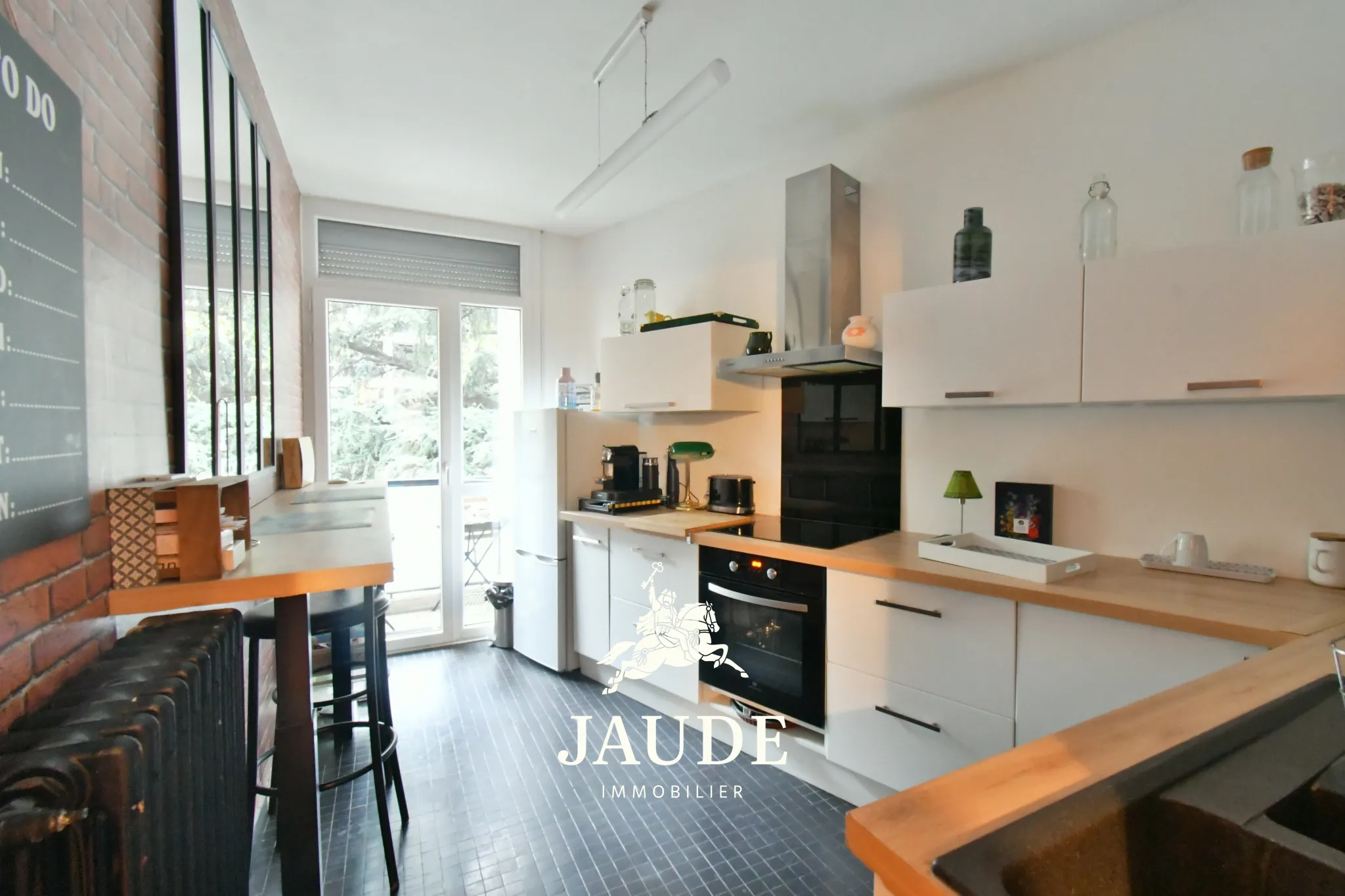 À vendre : Charmant F2 bis de 57 m² à Chamalières avec balcon et garage 