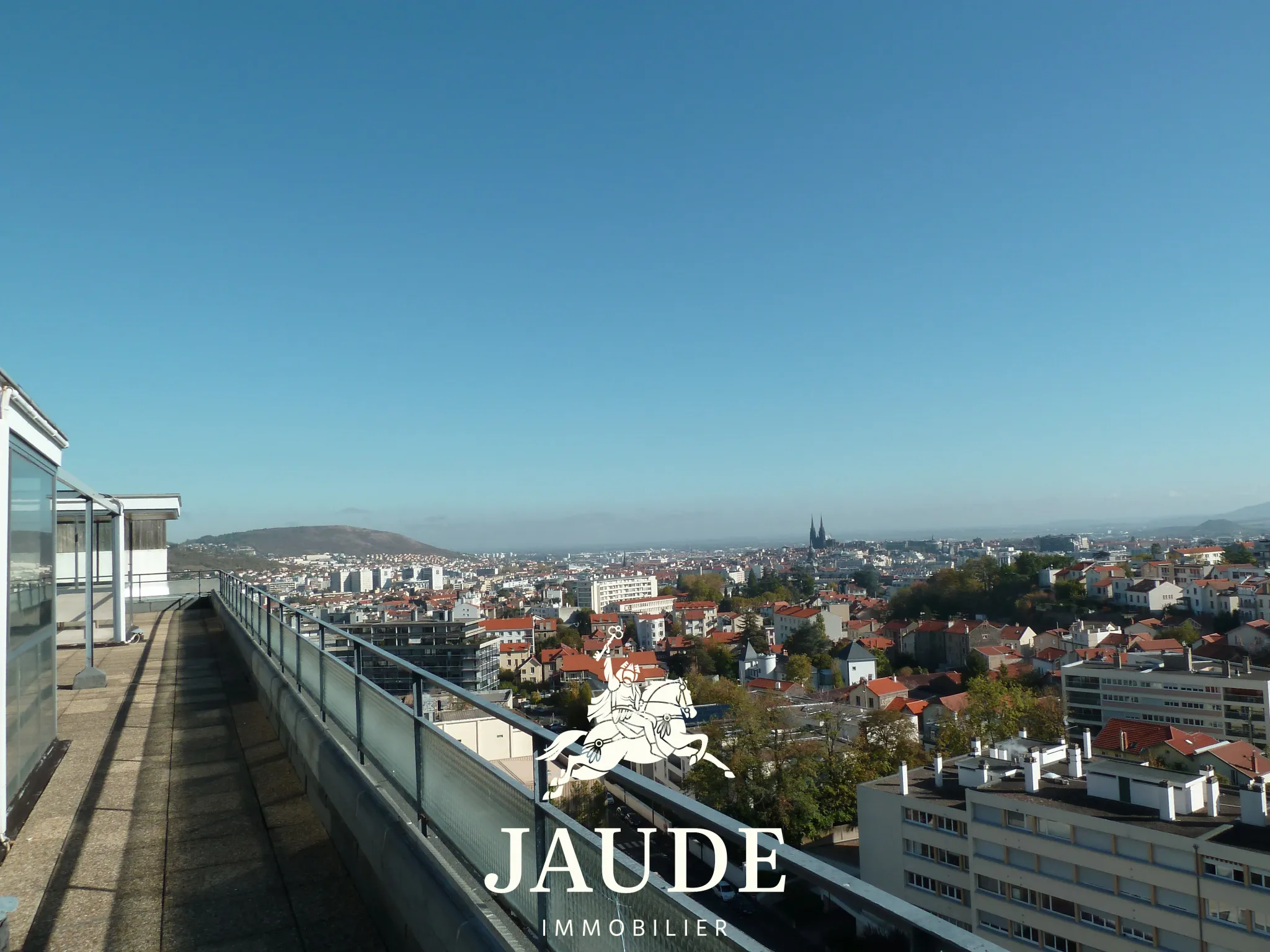 À vendre : Charmant F2 bis de 57 m² à Chamalières avec balcon et garage 