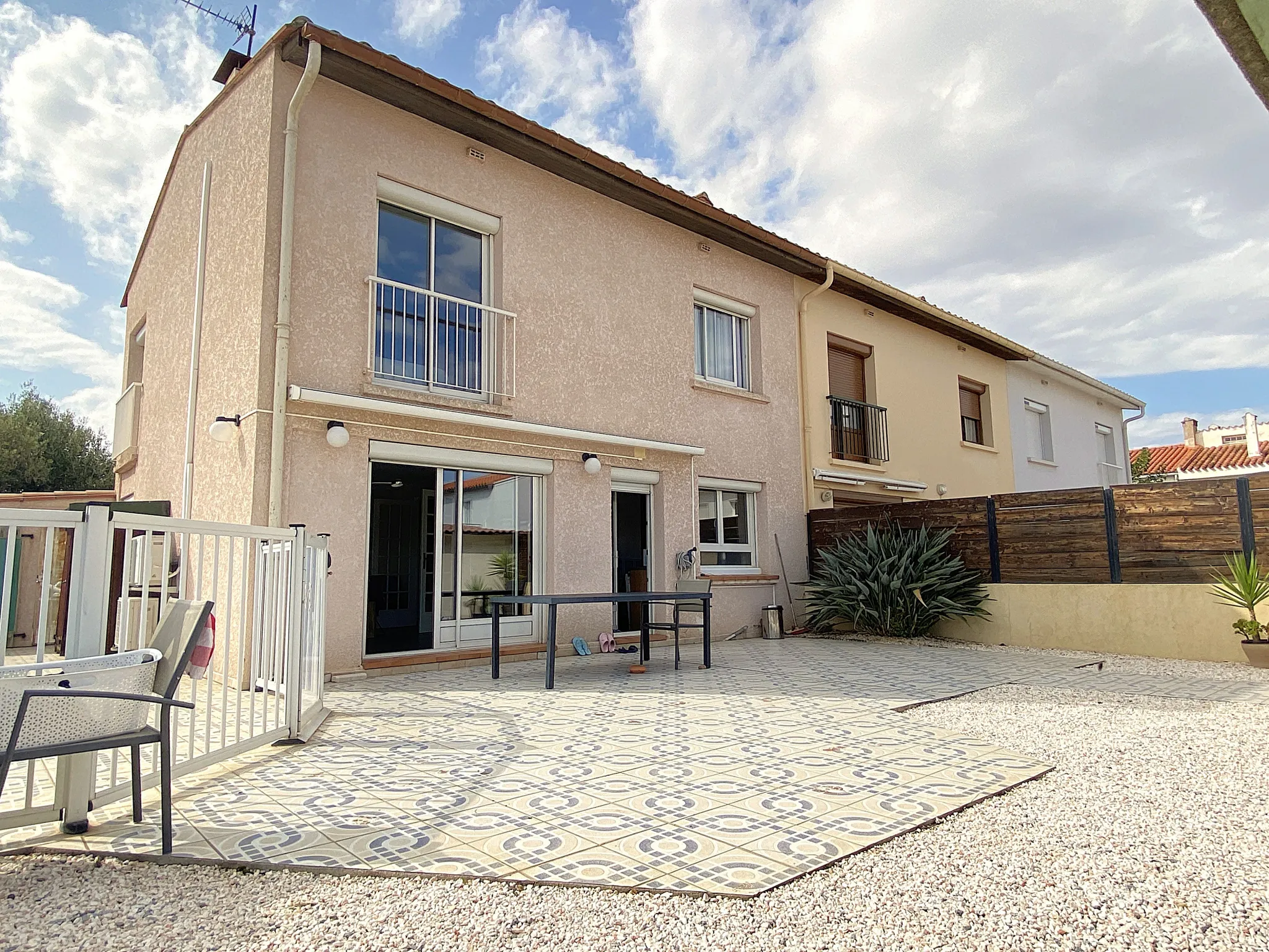 À vendre : Villa 3 faces avec piscine à Saint-Estève 