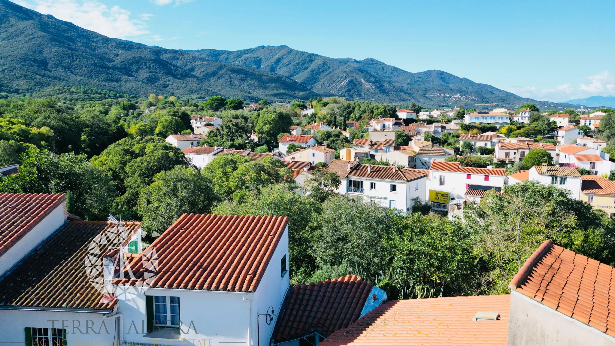 À vendre : Deux appartements avec jardin à Sorède 