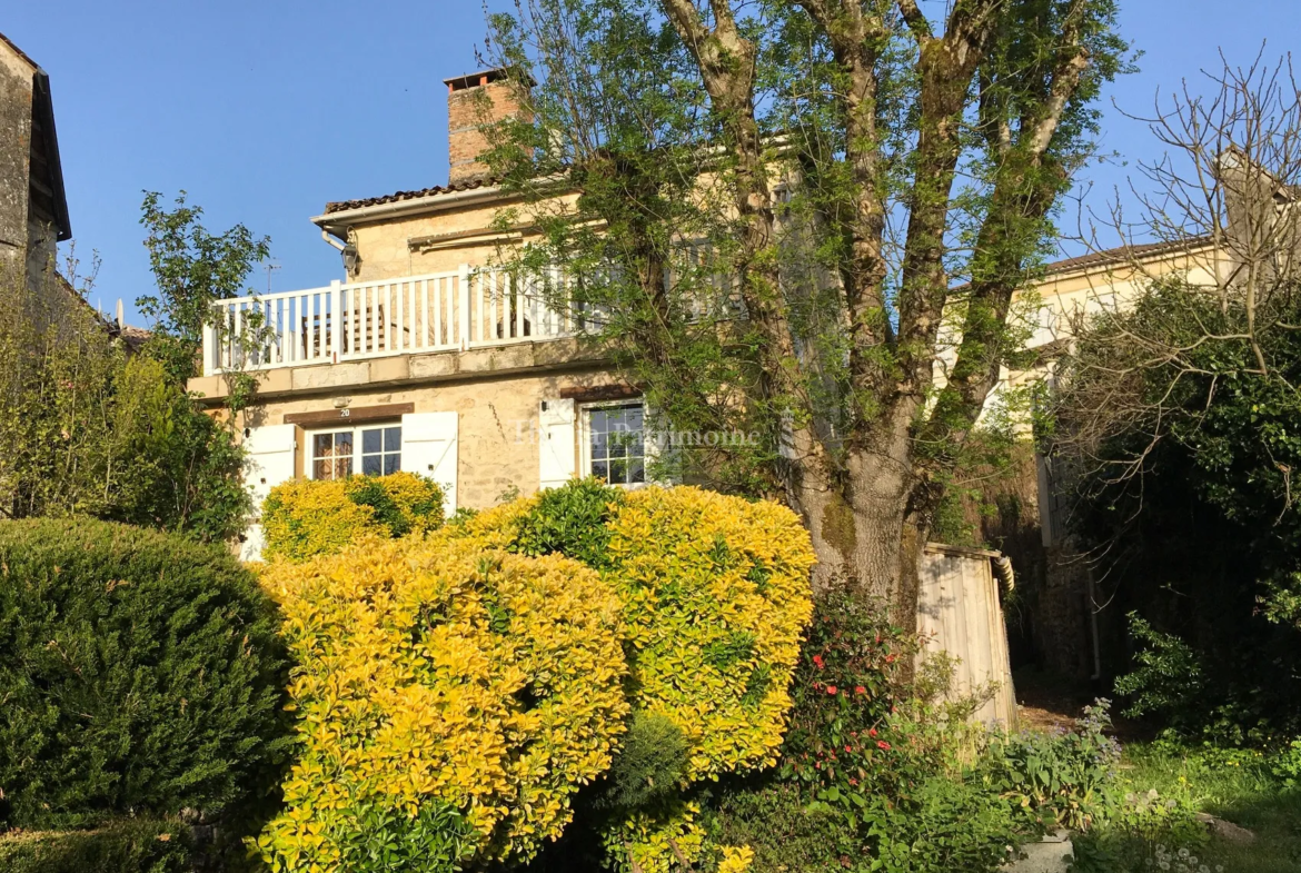 Maison à vendre à Pessac-sur-Dordogne avec vue sur la rivière 