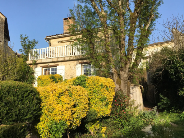 Maison à vendre à Pessac-sur-Dordogne avec vue sur la rivière