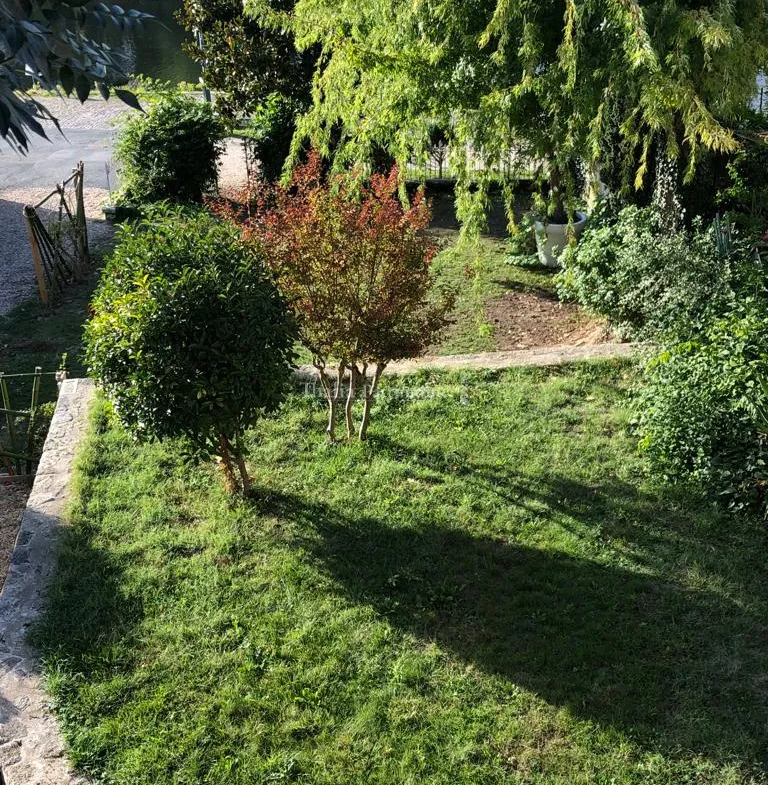 Maison à vendre à Pessac-sur-Dordogne avec vue sur la rivière 