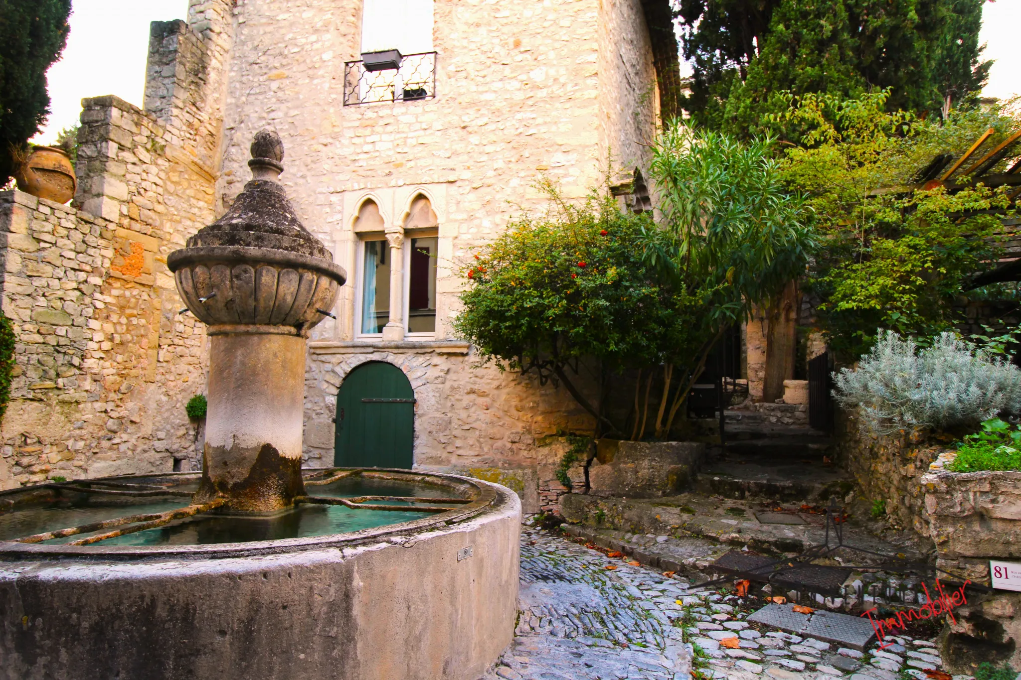 Maison de village à vendre au cœur de Vaison-la-Romaine 