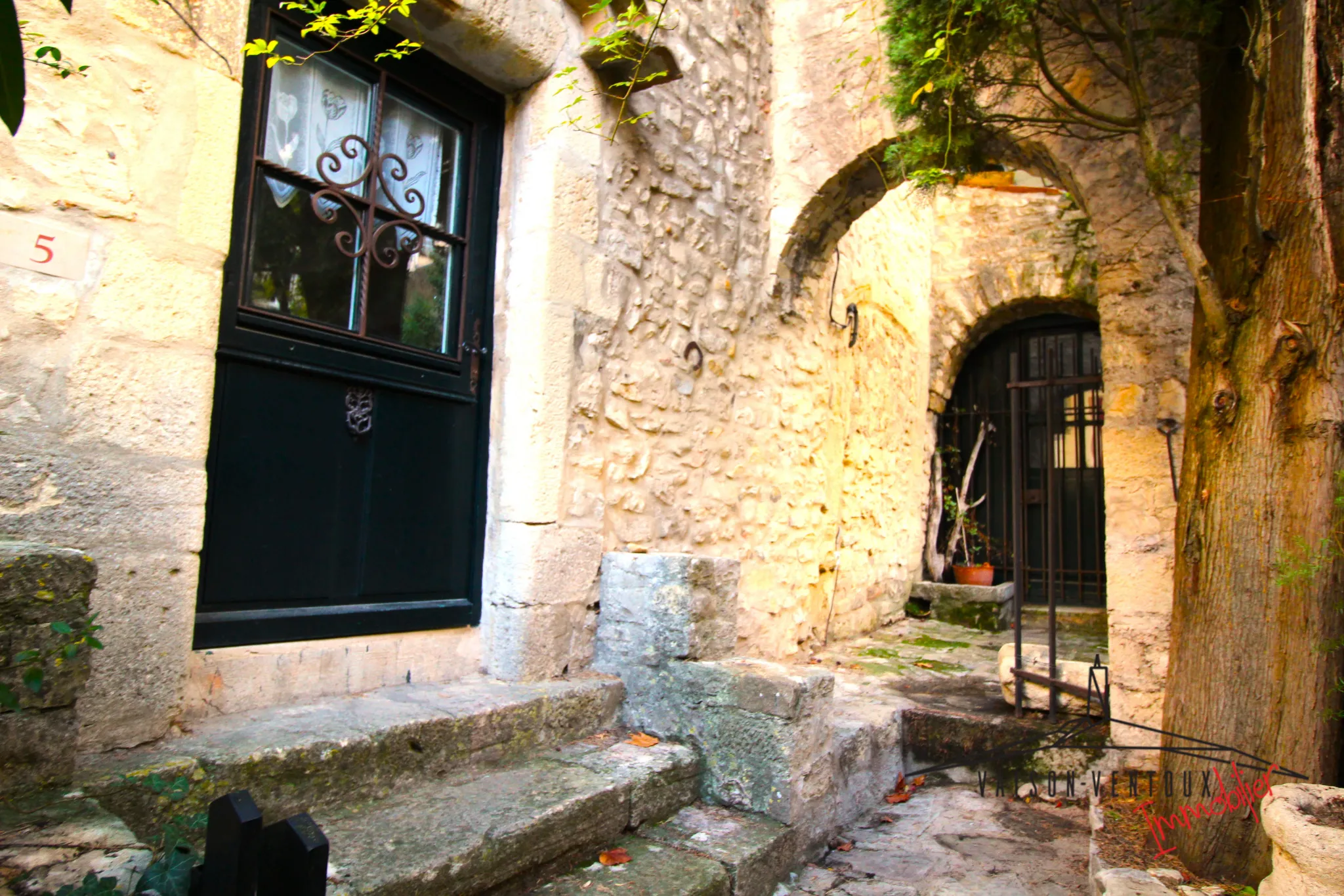 Maison de village à vendre au cœur de Vaison-la-Romaine 