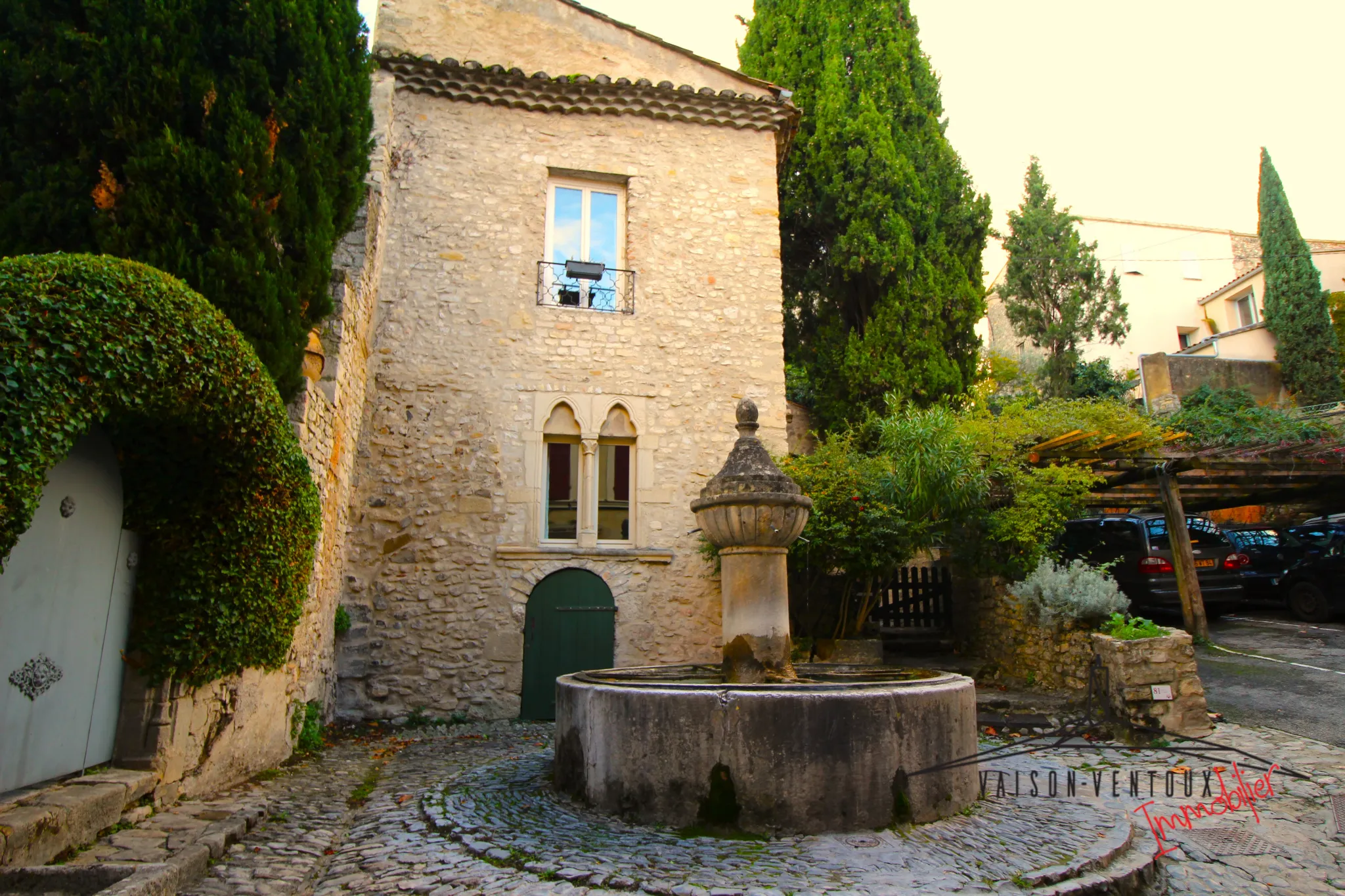 Maison de village à vendre au cœur de Vaison-la-Romaine 