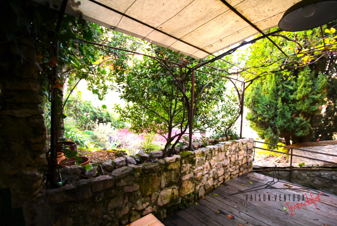 Maison de village à vendre au cœur de Vaison-la-Romaine 