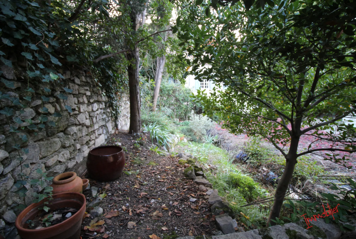 Maison de village à vendre au cœur de Vaison-la-Romaine 