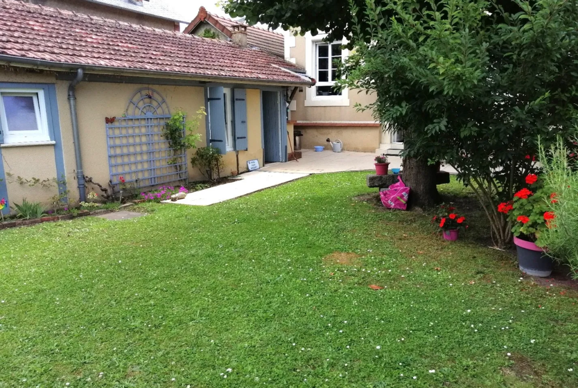 Maison T.6 avec jardin et piscine à Nevers, centre-ville 