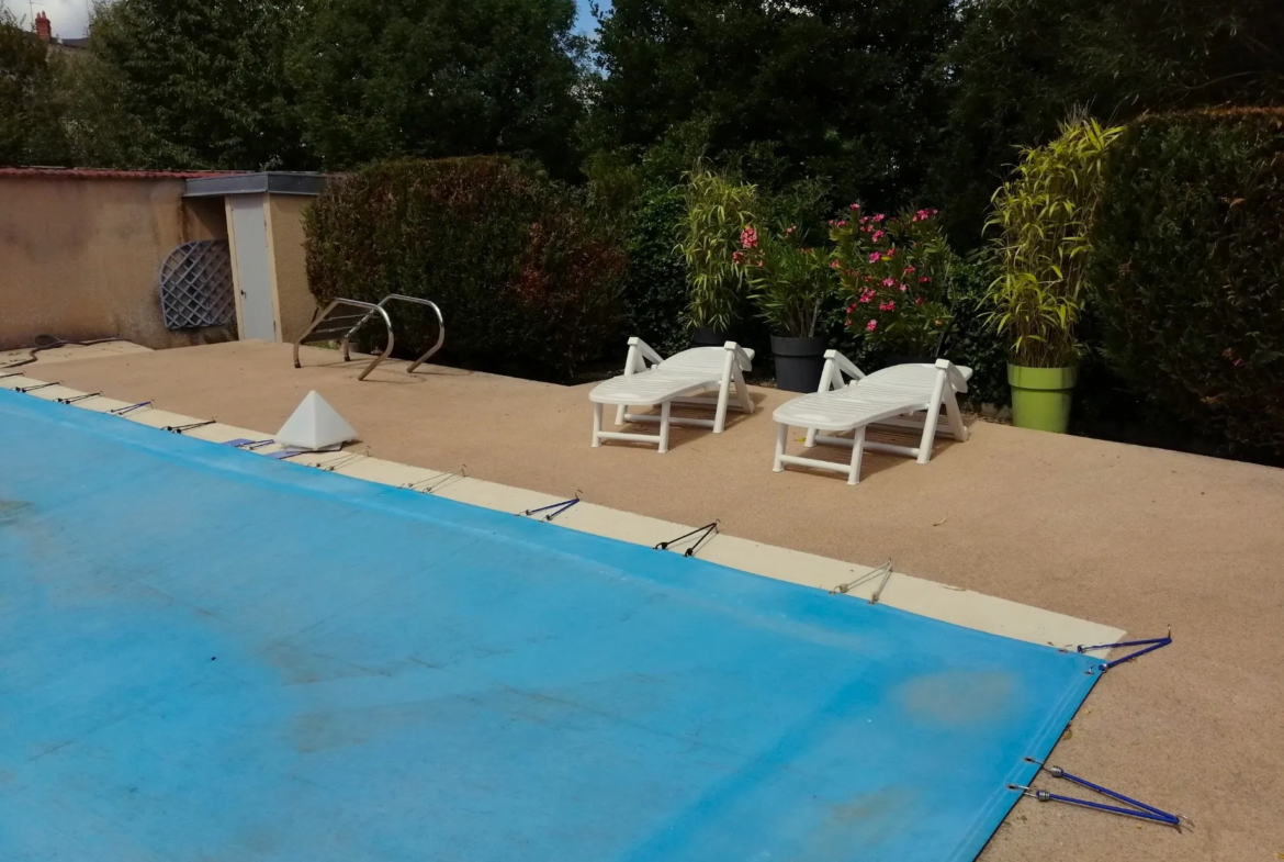 Maison T.6 avec jardin et piscine à Nevers, centre-ville 