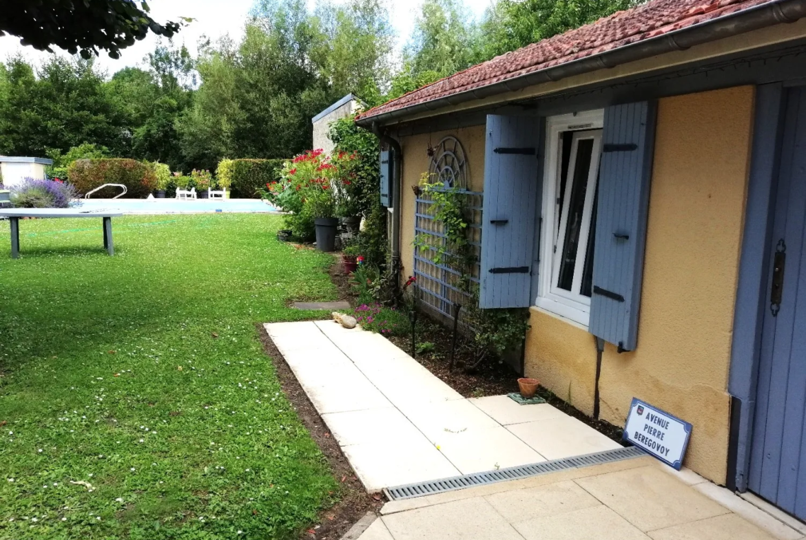 Maison T.6 avec jardin et piscine à Nevers, centre-ville 